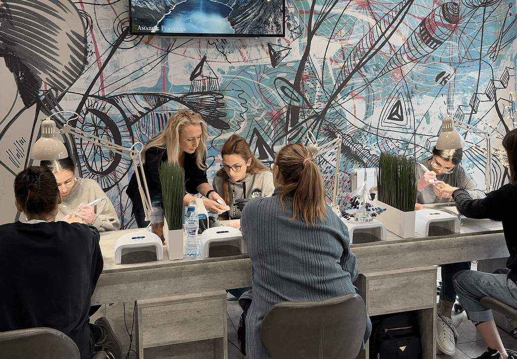 luxury nails academy